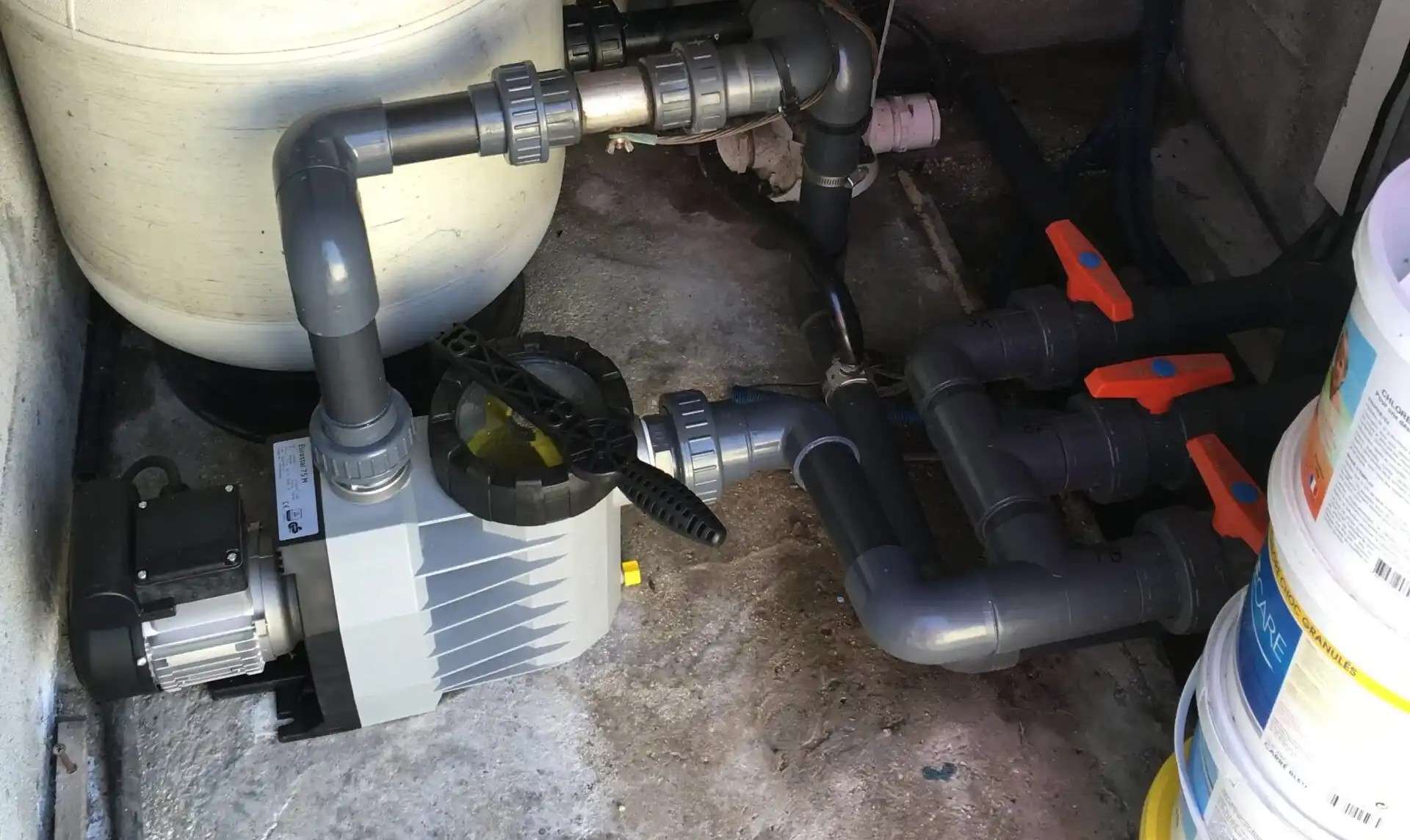 Changement-de-pompe-de-filtration-demonstration