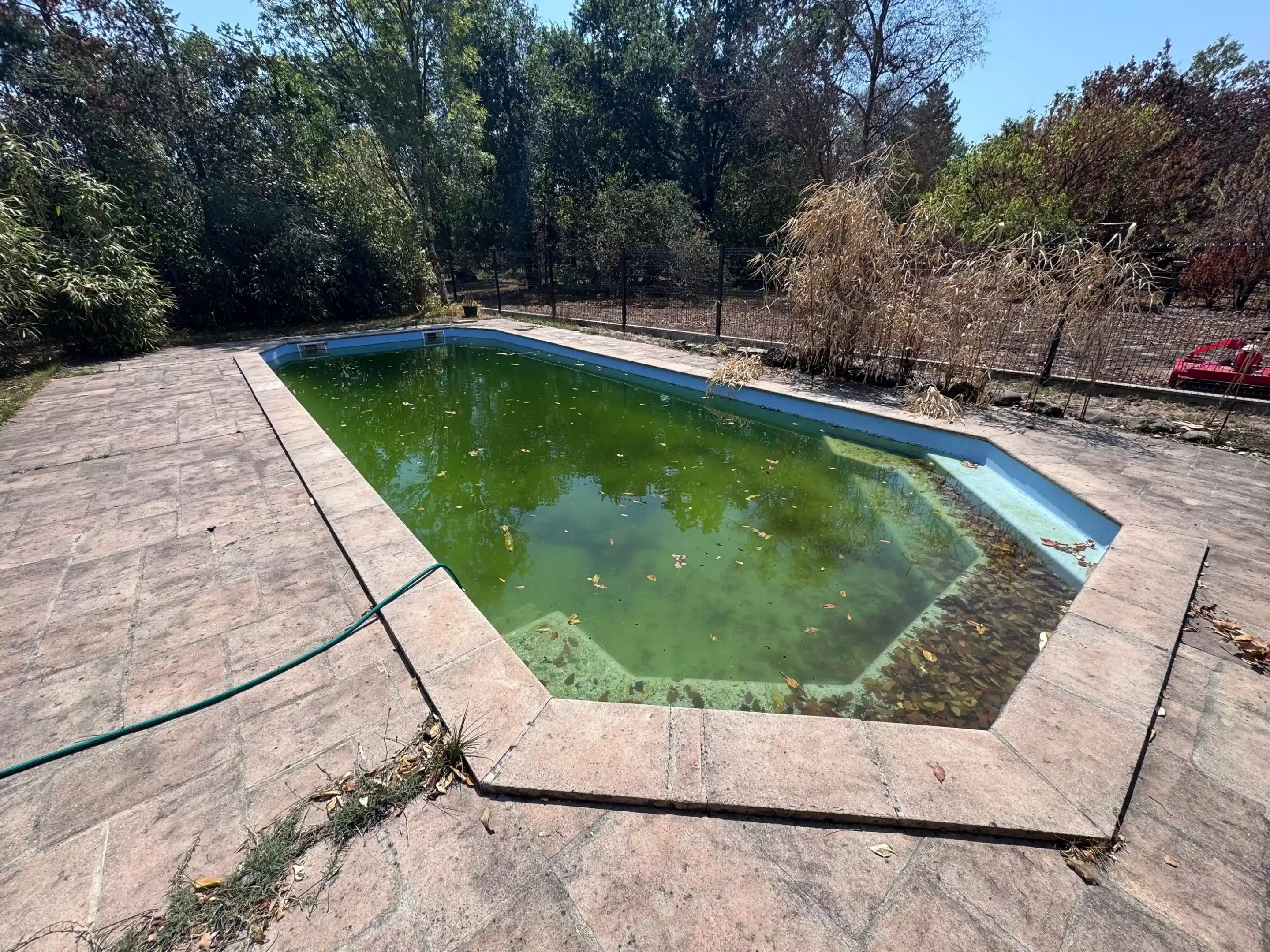 Piscine après un incendie