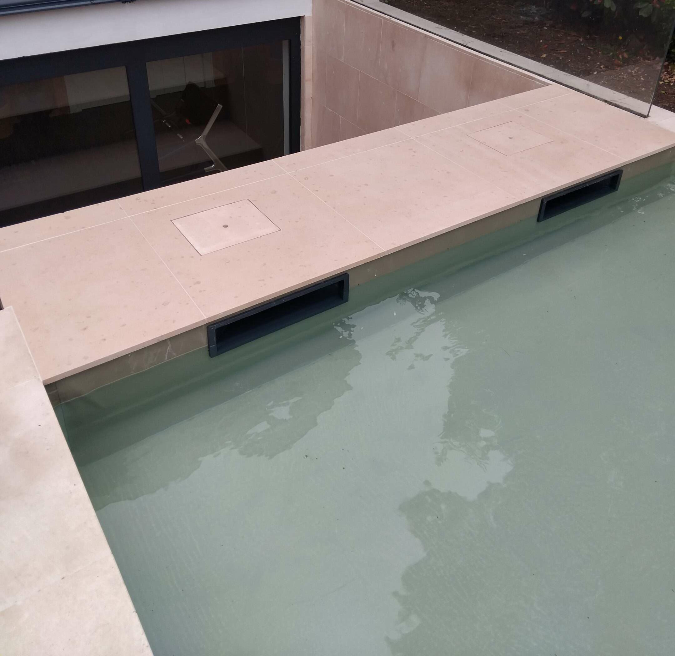 Vérifier une fuite de piscine en cas de baisse du niveau d'eau
